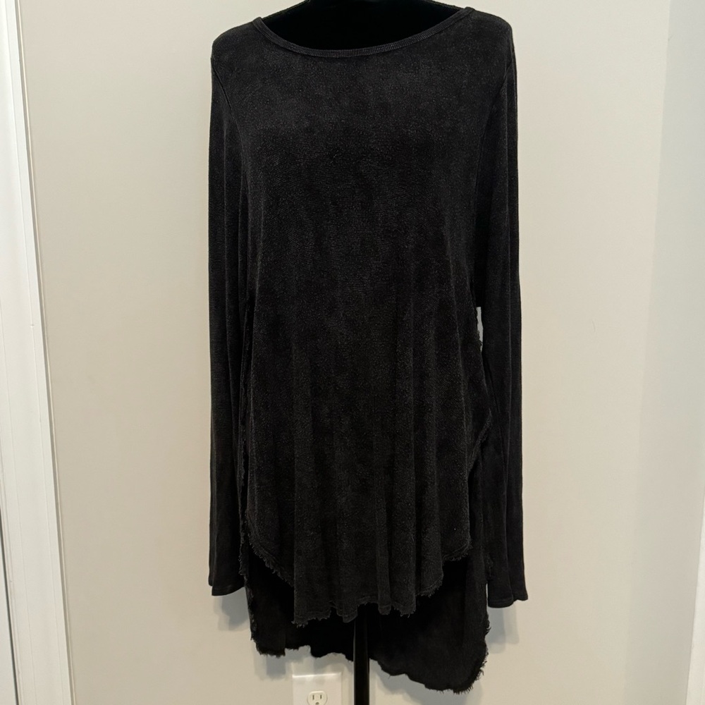 By Together Long-sleeve Black Tunic. Side slits. Longer in the back. Size S/M